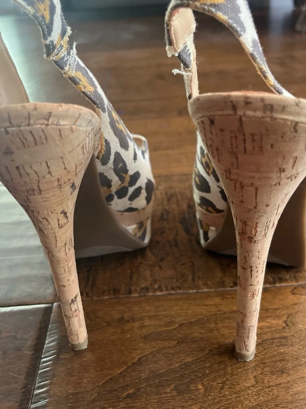 Guess leopard cheetah print sling back platform heels Sz. 8